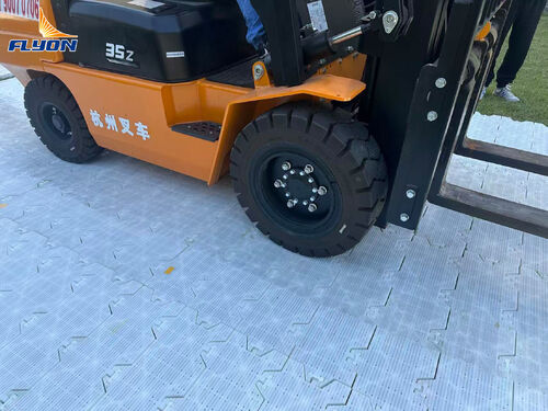 के बारे में नवीनतम कंपनी समाचार फ्लाईऑन स्पोर्ट्स ने घास के संरक्षण के लिए फर्श लोड टेस्ट में बेजोड़ ताकत का प्रदर्शन किया