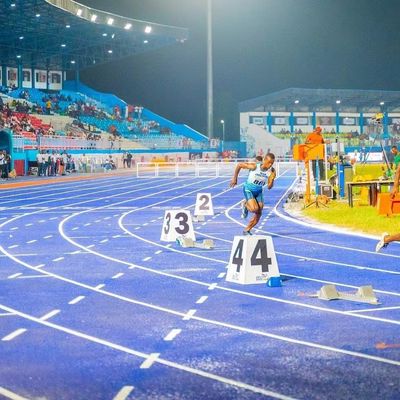 IAAF प्रमाणित एथलेटिक रनिंग ट्रैक्स 13mm फुल पोर सिस्टम