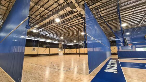 इनडोर खेलों के लिए उच्च शक्ति वाले कपड़े और अनुकूलन योग्य रंग के साथ स्वचालित विद्युत नियंत्रण प्रणाली विभाजक पर्दा